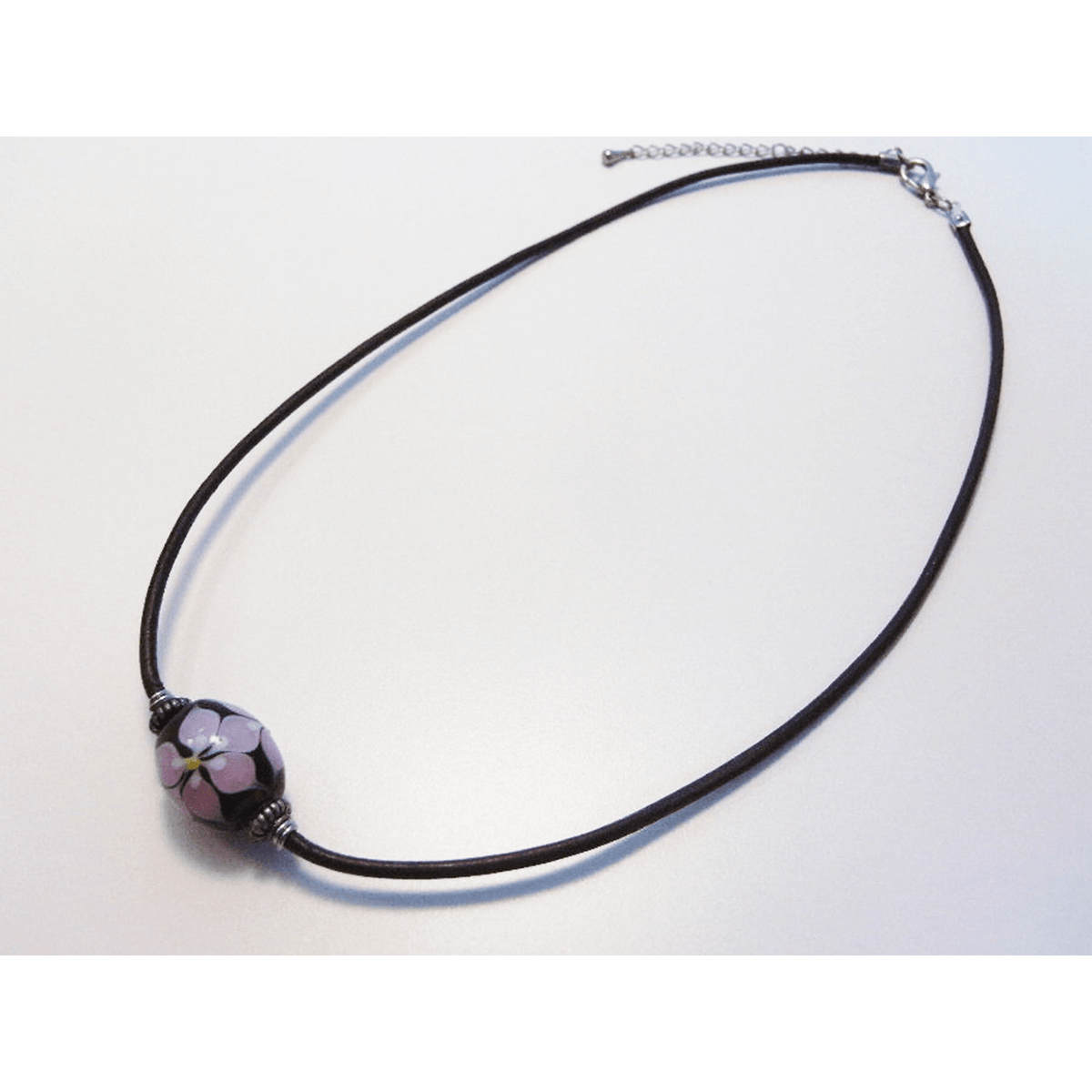 願魂】蜻蛉玉 本革紐ネックレス（アジャスター付） 大花（薄紫） LN2
