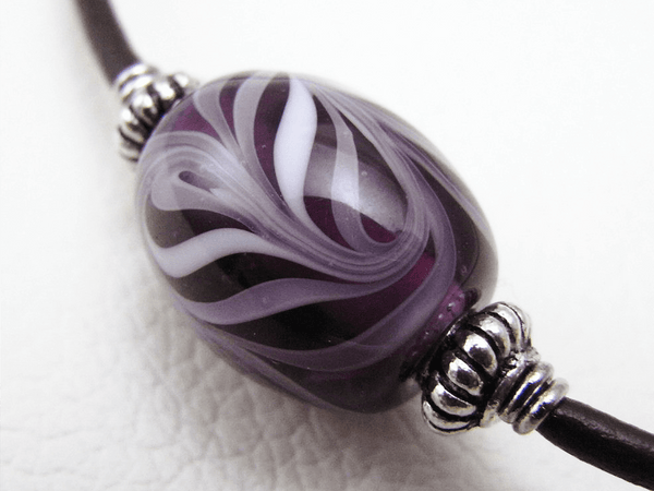 願魂】蜻蛉玉 本革紐ネックレス(アジャスター付) 龍虹(薄紫) LN2 願魂】蜻蛉玉 本革紐ネックレス(アジャスター付) 龍虹(薄紫) LN2